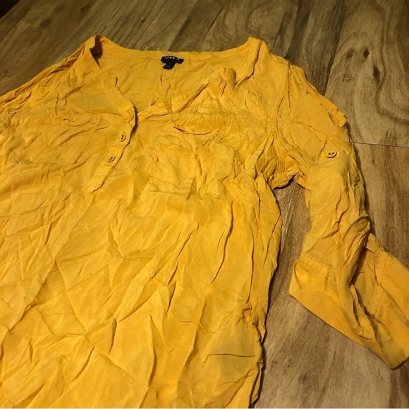 Torrid 1/2 Button Gold Yellow Rayon Roll Tab Sleeve Lightweight Shirt Size 1 - Picture 2 of 8